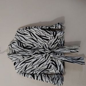 D & Y Women's Size Large Lined Crop Jacket